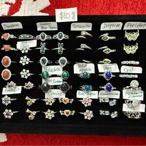 Adjustable Elegant Gemstone Ring